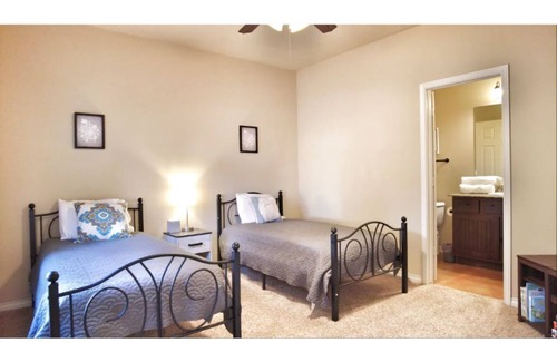 Wellborn House | Spacious Home - 4 bd/4 bth - Mins from Kyle Field
