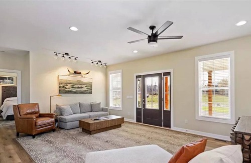 Cave City House | Spacious home close to Mammoth Cave NP!