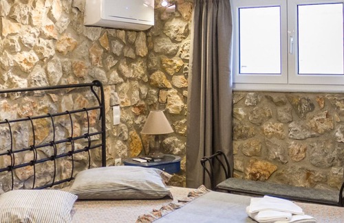 Marathon House | Spacious home with garden in Marathonas