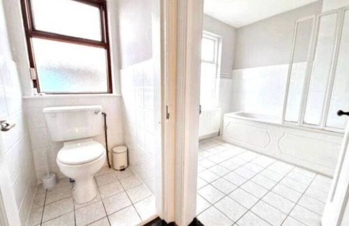 Claddagh House | Spacious home in a stunning location. 4 Bedrooms
