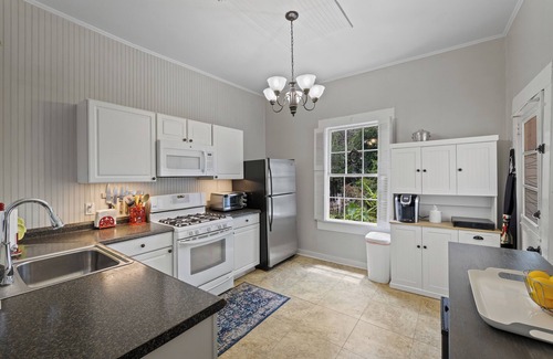 Washington Square House | Spacious Home in Downtown; Mardi Gras; Sleeps 8