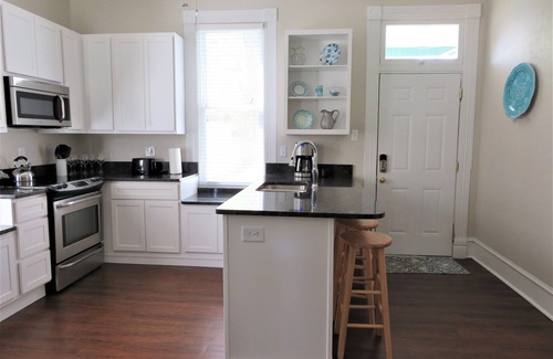 St. Charles Historic District House | Spacious home in Historic St. Charles, Near Main Street + self-serve breakfast