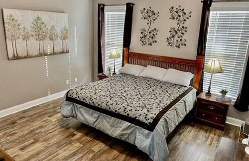 Hartsville House | Spacious Home in Peaceful Neighborhood. Close to Downtown.