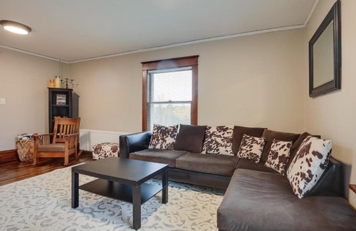 Bessemer House | Spacious Home in Ramsay 9 Smart TVs and Pool Table!