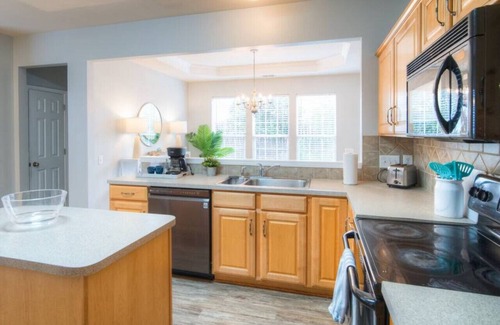 Charlotte House | Spacious home in UNC area with dedicated office near Starbucks