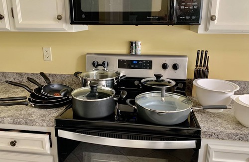 Durham House | Spacious home- King Suite central to Duke, UNC, RDU Airport & Southpoint Mall
