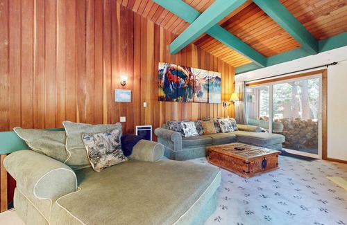Mammoth Lakes Condo | Spacious Home near The Village, Pool, Hot Tub & Game Roon On-site