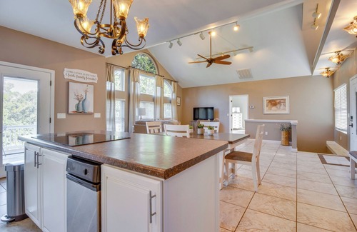 Mountain Home House | Spacious Home Near Norfork Lake w/Wraparound Deck