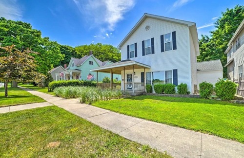 Manistee House | Spacious Home near Downtown, River Walk, and Beach
