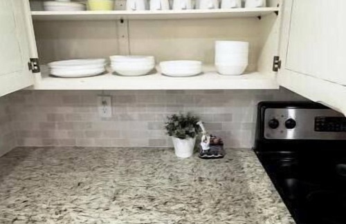Sandy House | Spacious Home near Ski Resort- 2GBFiber-Game room-HotTub