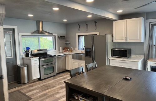 Stoughton House | Spacious Home on Lake Kegonsa
