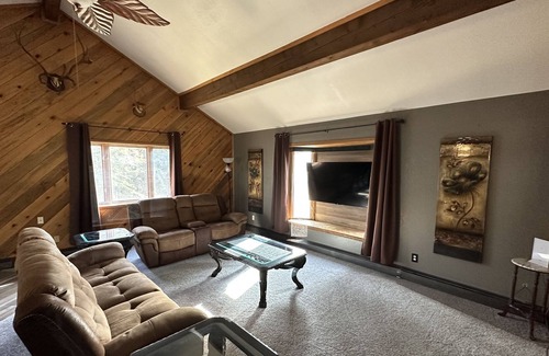 Delta Junction House | Spacious home on a private drive close to town. Warm cozy home away from home.