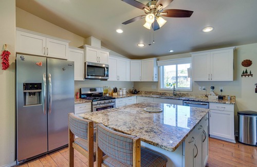 Ridgway House | Spacious Home w/Deck: 5 Mi to Ridgway State Park!
