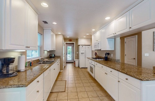 Bass Lake House | Spacious home w/granite countertops, gas fireplace & 2 large patios-shared pool