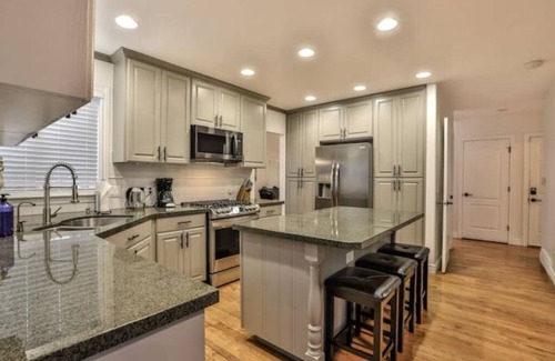 Draper House | Spacious home w/hottub & close to canyons & trails