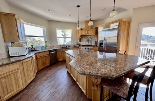 Oak Shores House | Spacious home with lake views, gourmet kitchen, WiFi, and so much more