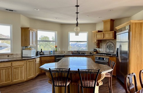 Oak Shores House | Spacious home with lake views, gourmet kitchen, WiFi, and so much more