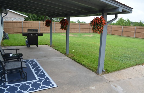 Forest Hill House | Spacious Home w/Yard · 15 Min to Fort Worth Fun