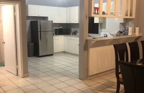 Rosarito House | Spacious Home with AC - 5 Minutes from Downtown