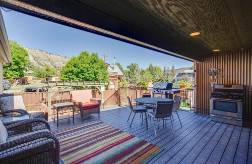 Ridgway House | Spacious Home with Deck 5 Mi to Ridgway State Park!