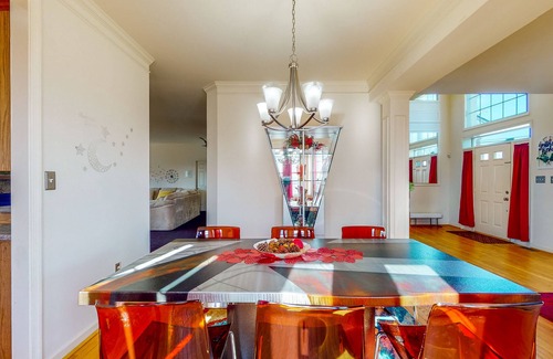 Sykesville House | Spacious home with enclosed yard, deck, children's items, full kitchen, & W/D