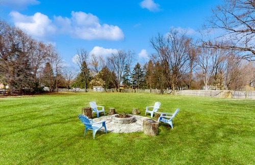 Jefferson Heights House | Spacious home with enormous yard & firepit - near trails, village center
