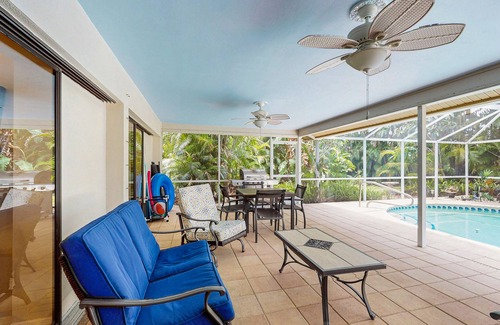 Biggar House | Spacious home with heated pool, WiFi, washer & dryer, and lanai