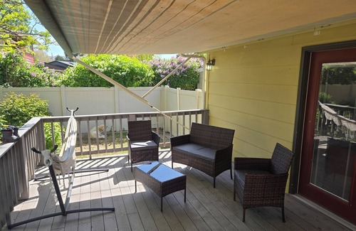 Emmett House | spacious home with huge kitchen in the heart of Emmett kid friendly