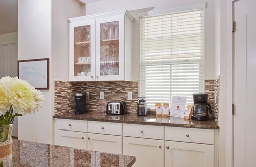 Raisin House | Spacious Home with new Hot tub I Fire pit I BBQ