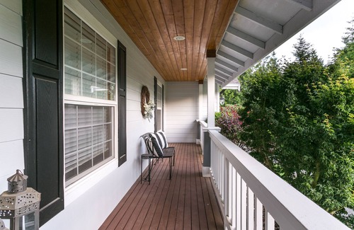 Bellingham House | Spacious Home with Pond and Seasonal Mtn View 12 min to Bellingham