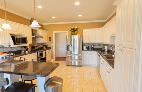 Buechel House | Spacious Home with Scenic Views Near Valhalla & Churchill Downs