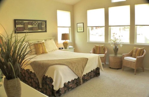Angels Camp Cottage | Spacious Home with Golf Course View (Treasure Cottage)