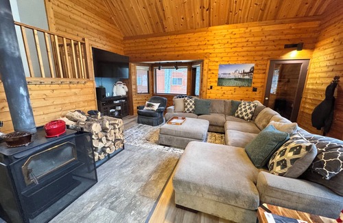 Soda Springs House | Spacious Home with Hot Tub and Starlink Internet!