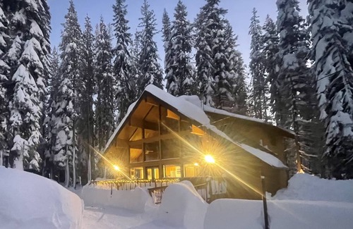 Soda Springs House | Spacious Home with Hot Tub and Starlink Internet!
