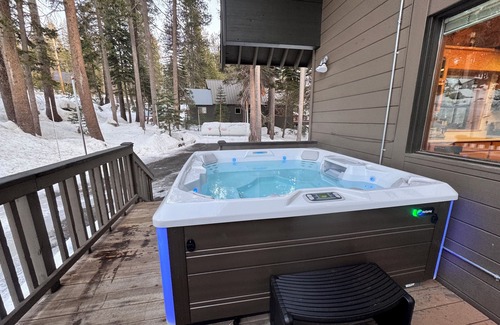 Soda Springs House | Spacious Home with Hot Tub and Starlink Internet!