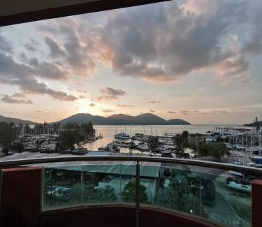 Lumut Apartment | Spacious & Homey Apartment at Marina Island by JoMy Homestay