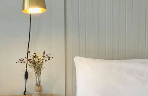 Cashiers Hotel | Spacious Hotel Double Queen Room in Cashiers Center