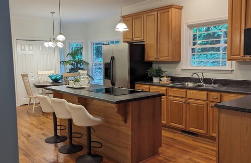 Clemson House | Spacious house for groups-3 mi from CU! Across from Patrick Square!