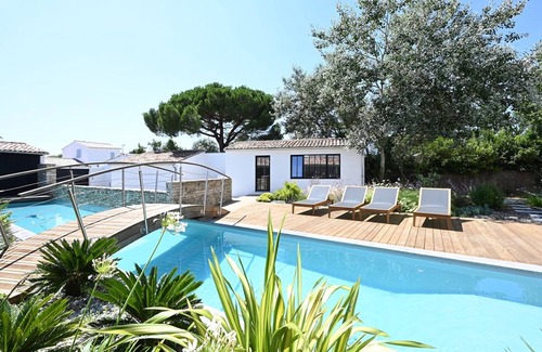 Les Portes-en-Re House | Spacious house with pool and beach access