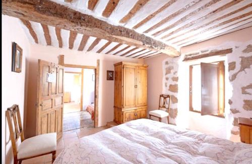 Llano de Bureba House | Spacious House in Llano de Bureba with Fireplace & Mountain View
