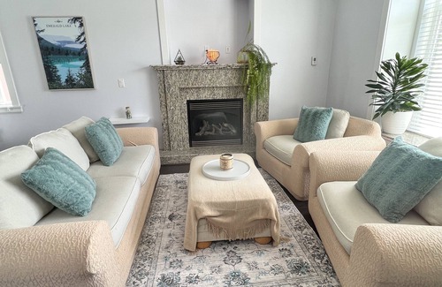 Sunset House | Spacious House located in Main St