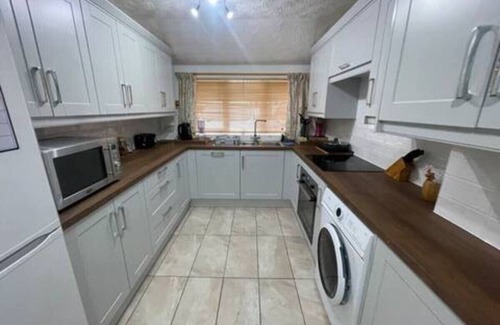 Cambridge House | Spacious House nr Cambridge with Parking & Garden
