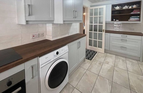 Cambridge House | Spacious House nr Cambridge with Parking & Garden