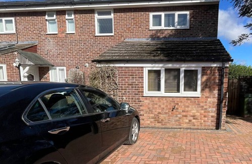 Cambridge House | Spacious House nr Cambridge with Parking & Garden