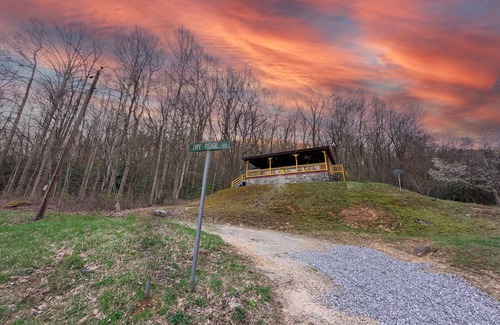 Gerton House | Spacious House, PERFECT Location,17 Miles to Asheville, Pets,View!