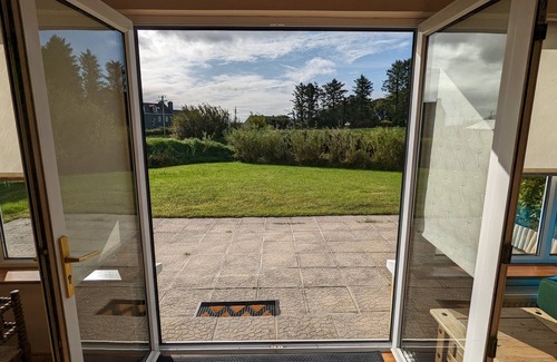 Ballinskelligs House | Spacious house right by the sandy, blue flag Ballinskelligs beach, pub, & cafe.