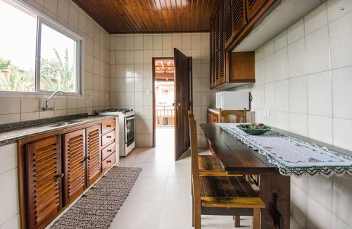 Estufa II House | SPACIOUS house with AIR COND - Up to 15 people near Praia Grande in Ubatuba-SP