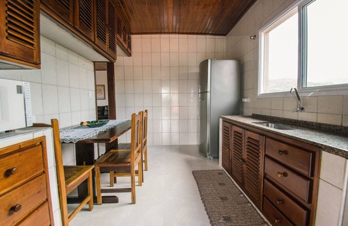 Estufa II House | SPACIOUS house with AIR COND - Up to 15 people near Praia Grande in Ubatuba-SP