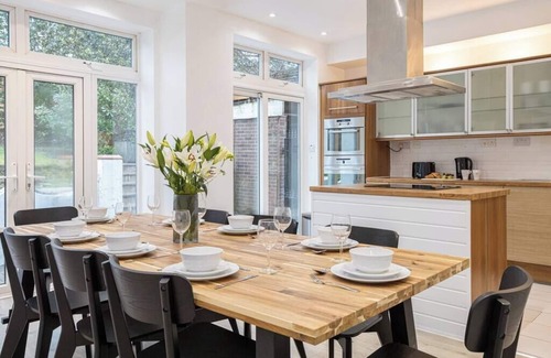 Manchester House | Spacious House with parking, near Heaton Park