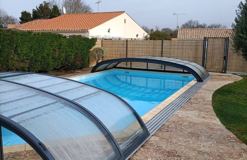 Givrand House | Spacious house with indoor pool near the beach